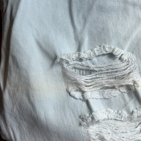 NEW FOREVER 21 Distressed Jeans in light blue - Picture 12 of 13